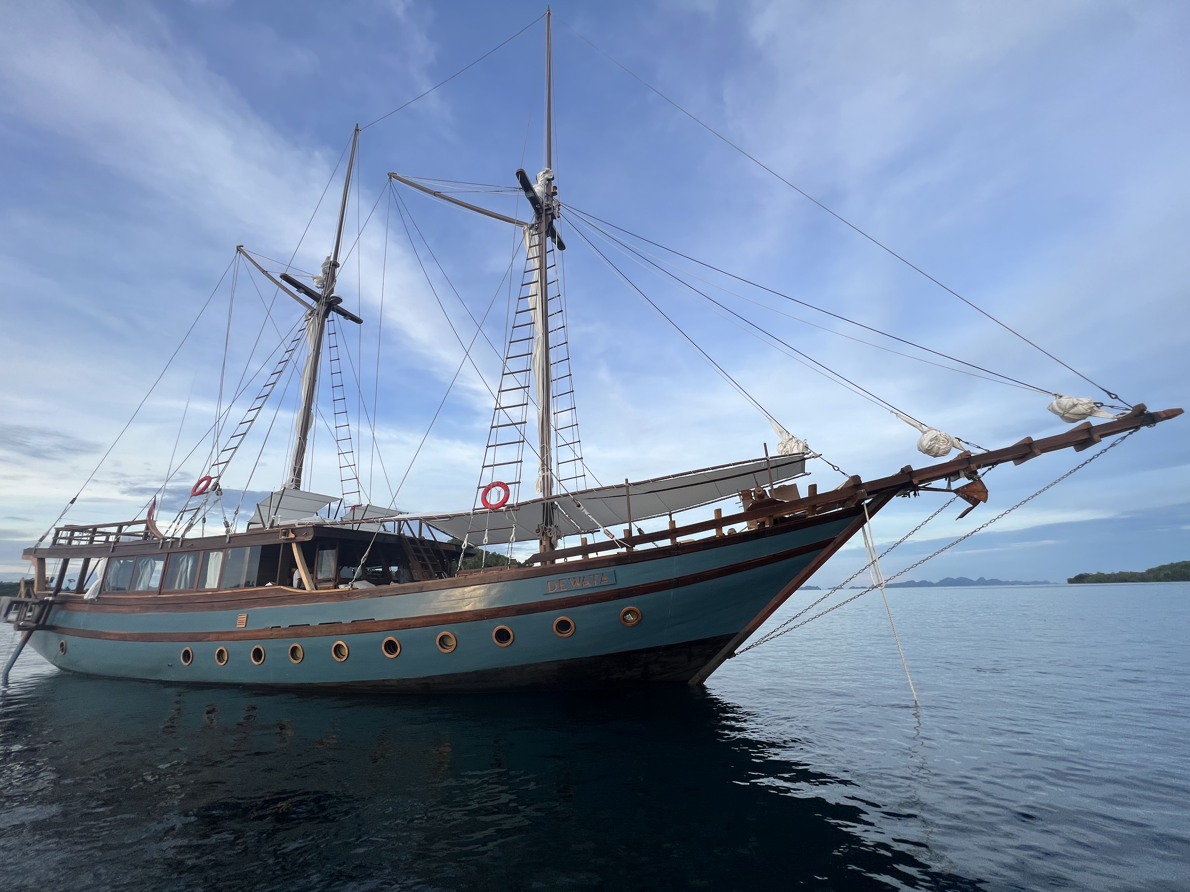 Dewata yacht photo 2