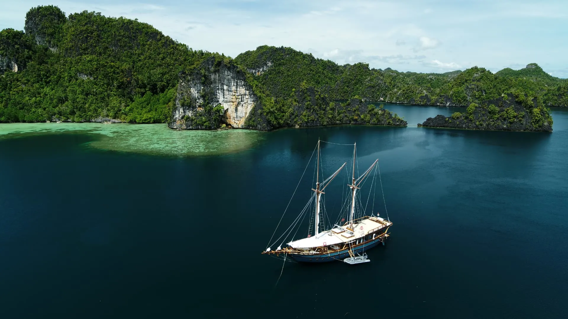 Dewata yacht photo 4