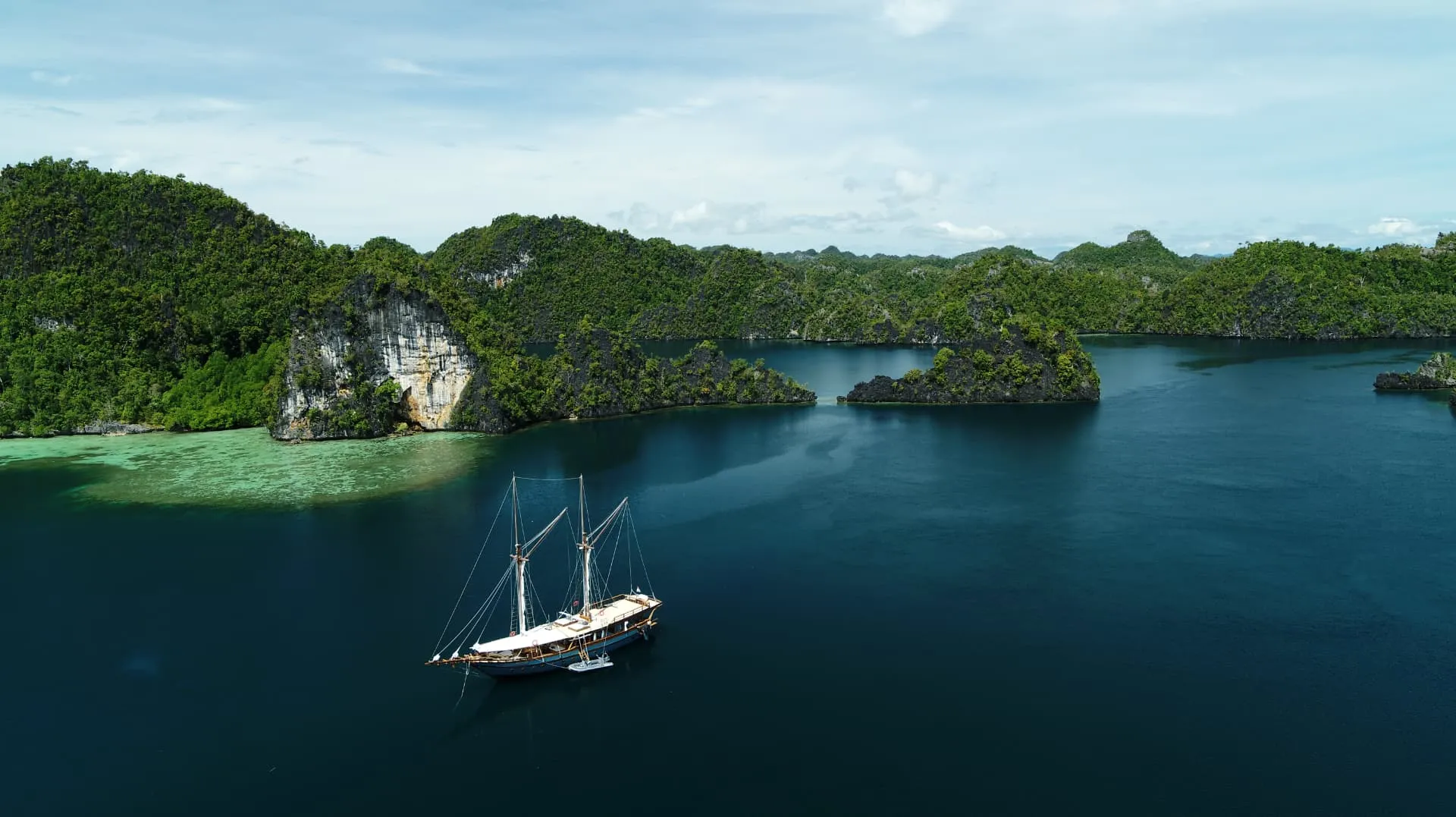 Dewata yacht photo 5