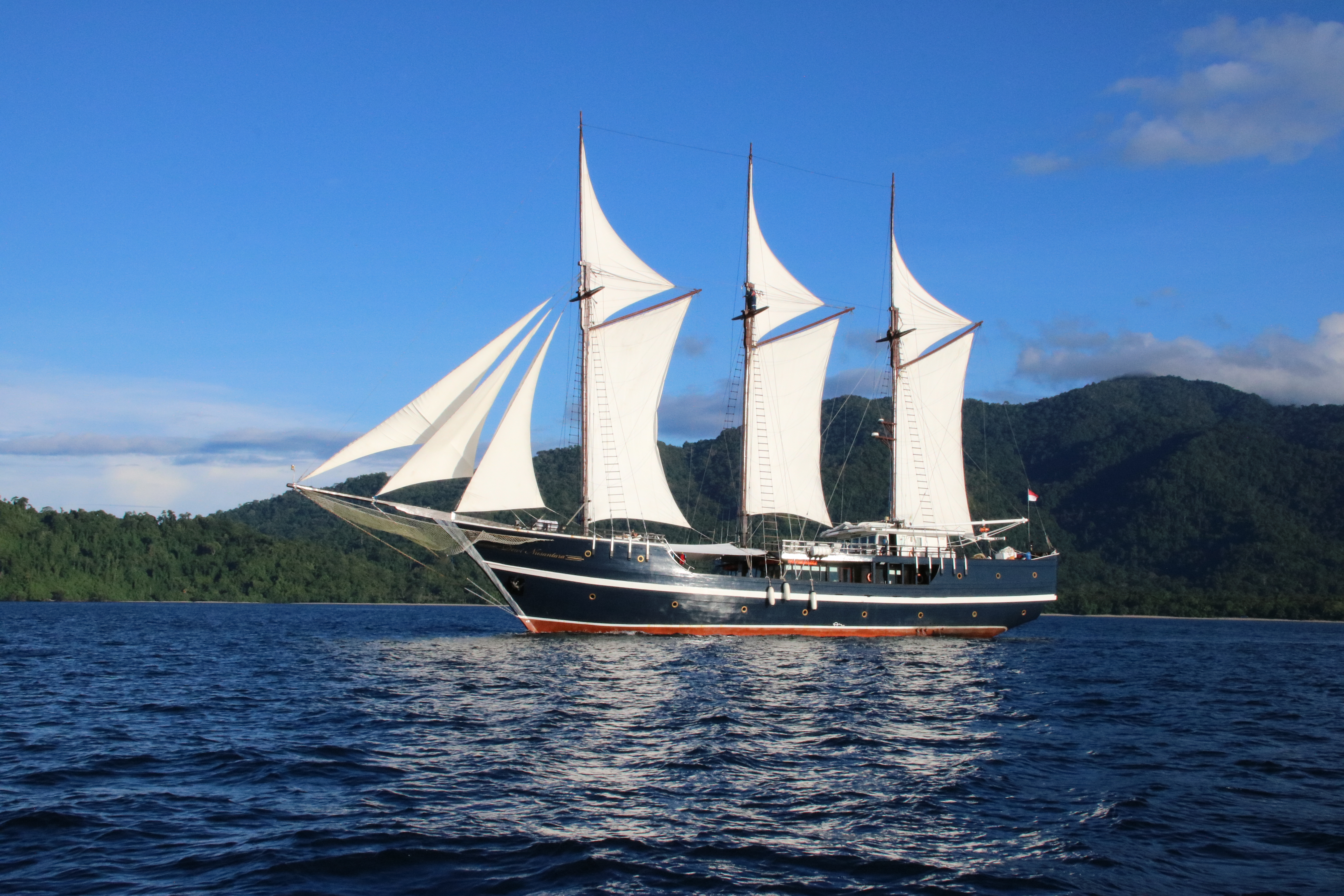 Dewi Nusantara yacht photo 2