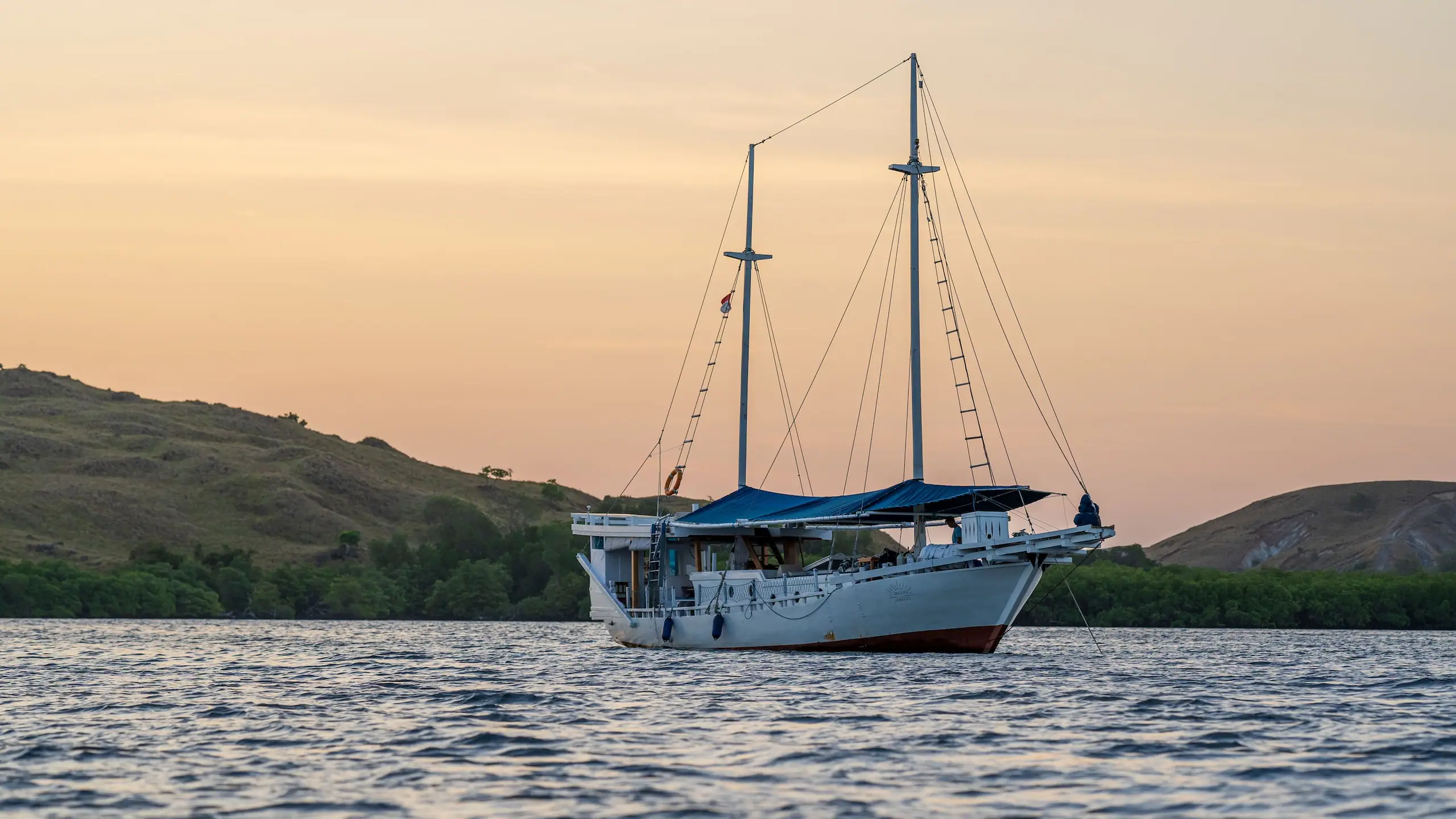 Jinggo Janggo — private dive yacht charter in Komodo, Indonesia