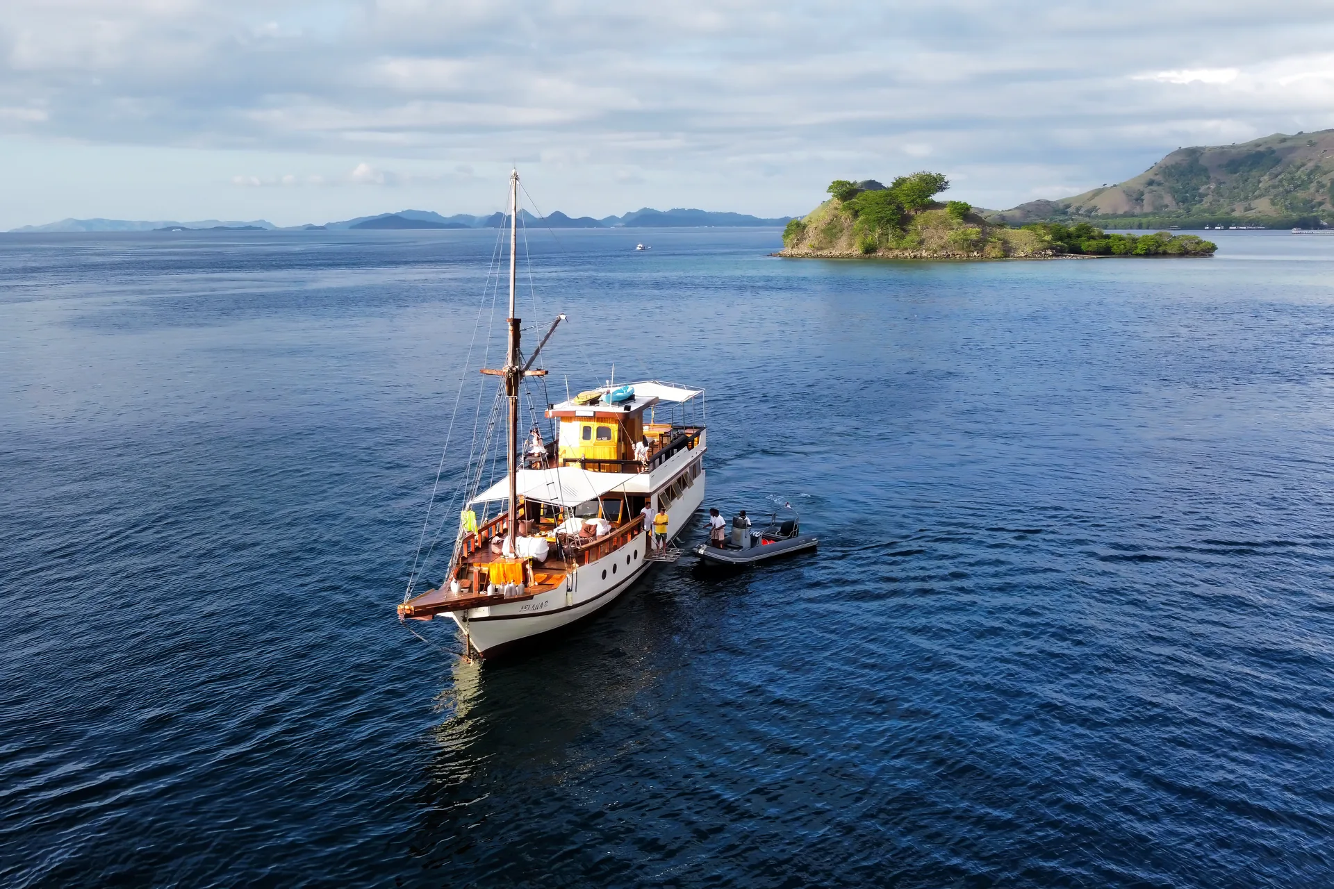 Kelana 2 — private dive yacht charter in Komodo, Indonesia