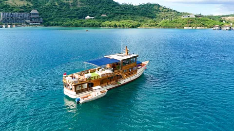 La Unua — private dive yacht charter in Raja Ampat, Indonesia