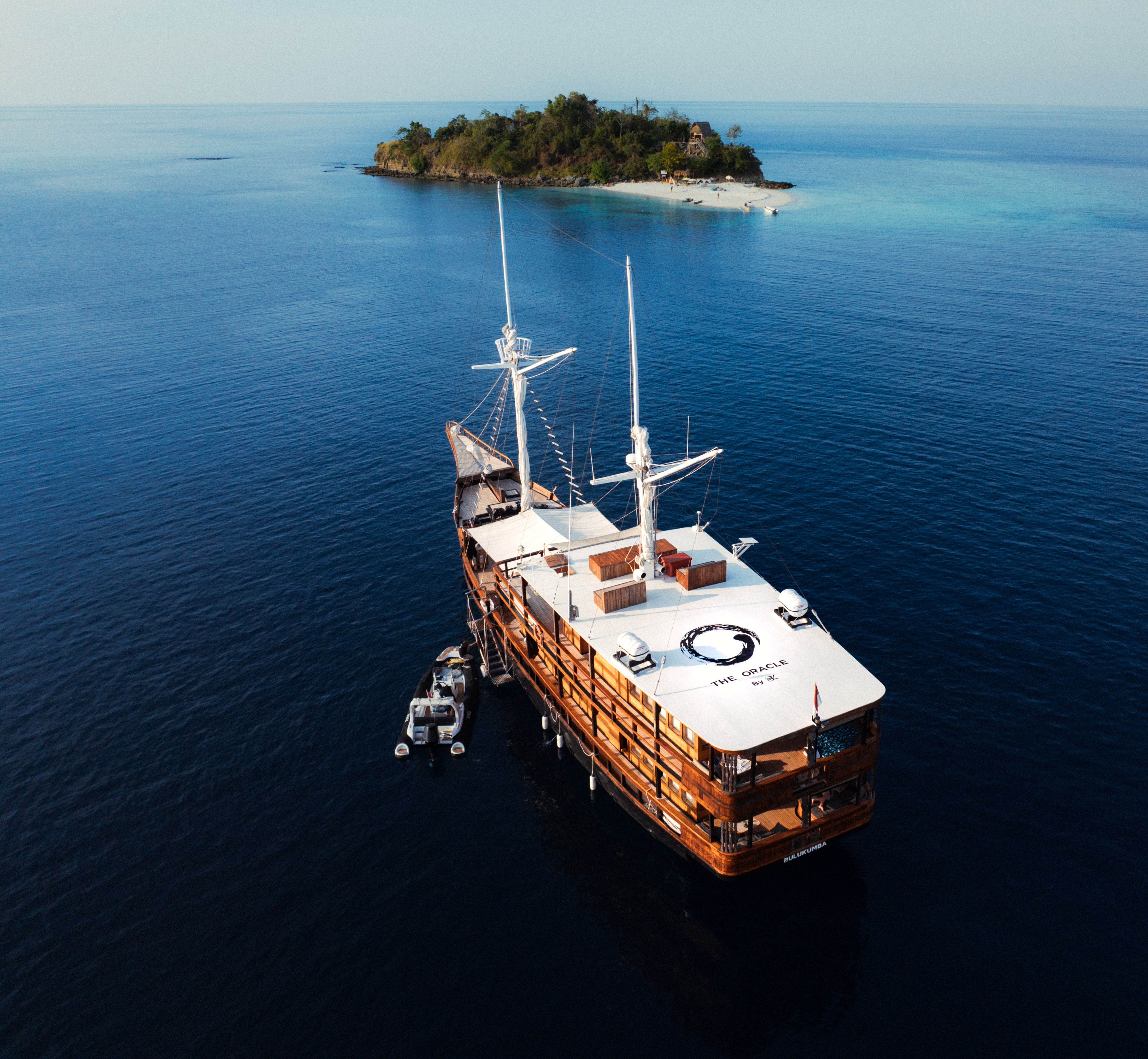 Oracle yacht photo 3