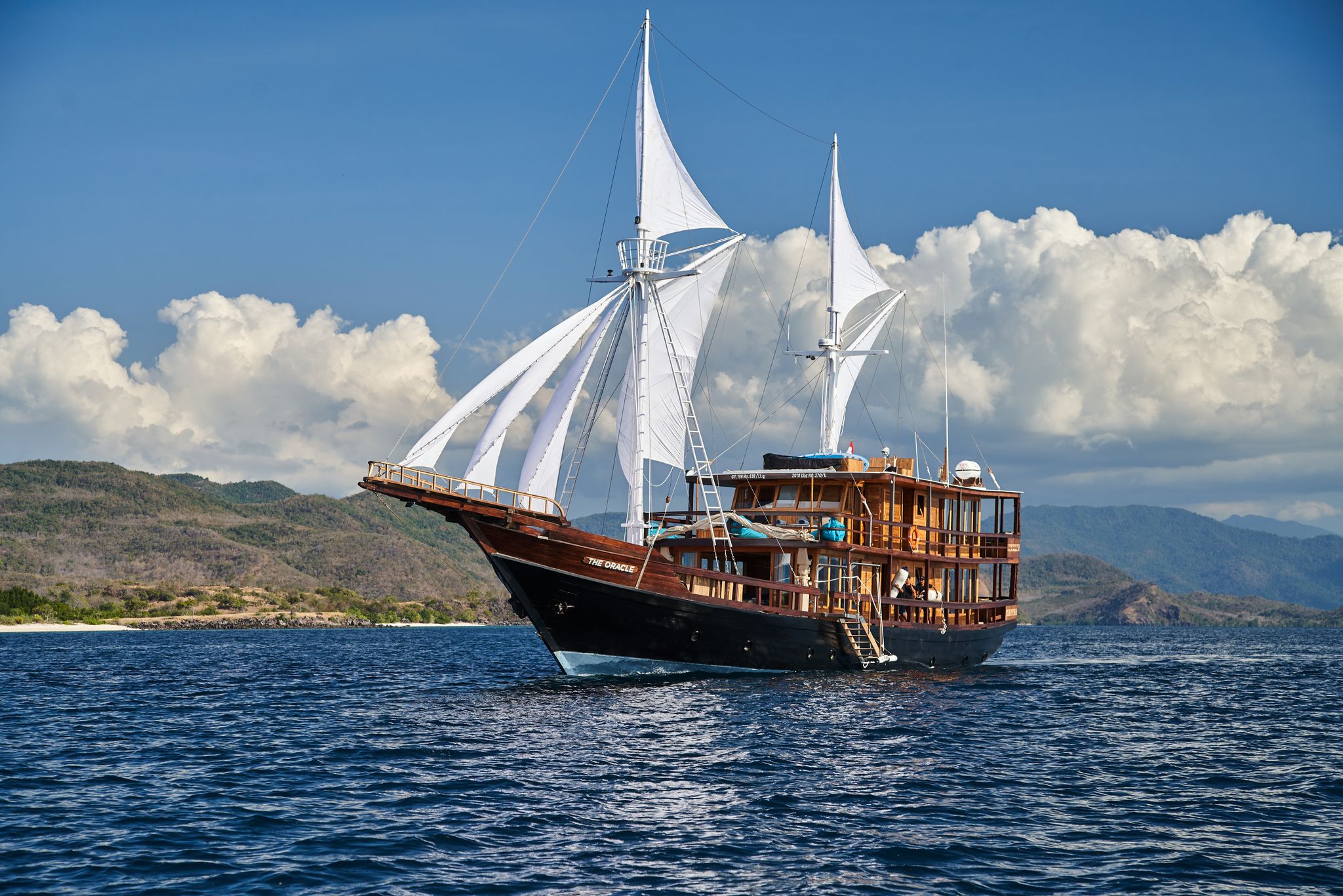 Oracle — 35m luxury yacht Oracle luxury yacht charter Indonesia
