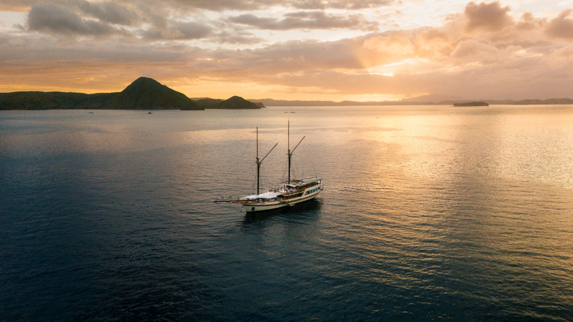 Otium — private dive yacht charter in Raja Ampat, Indonesia