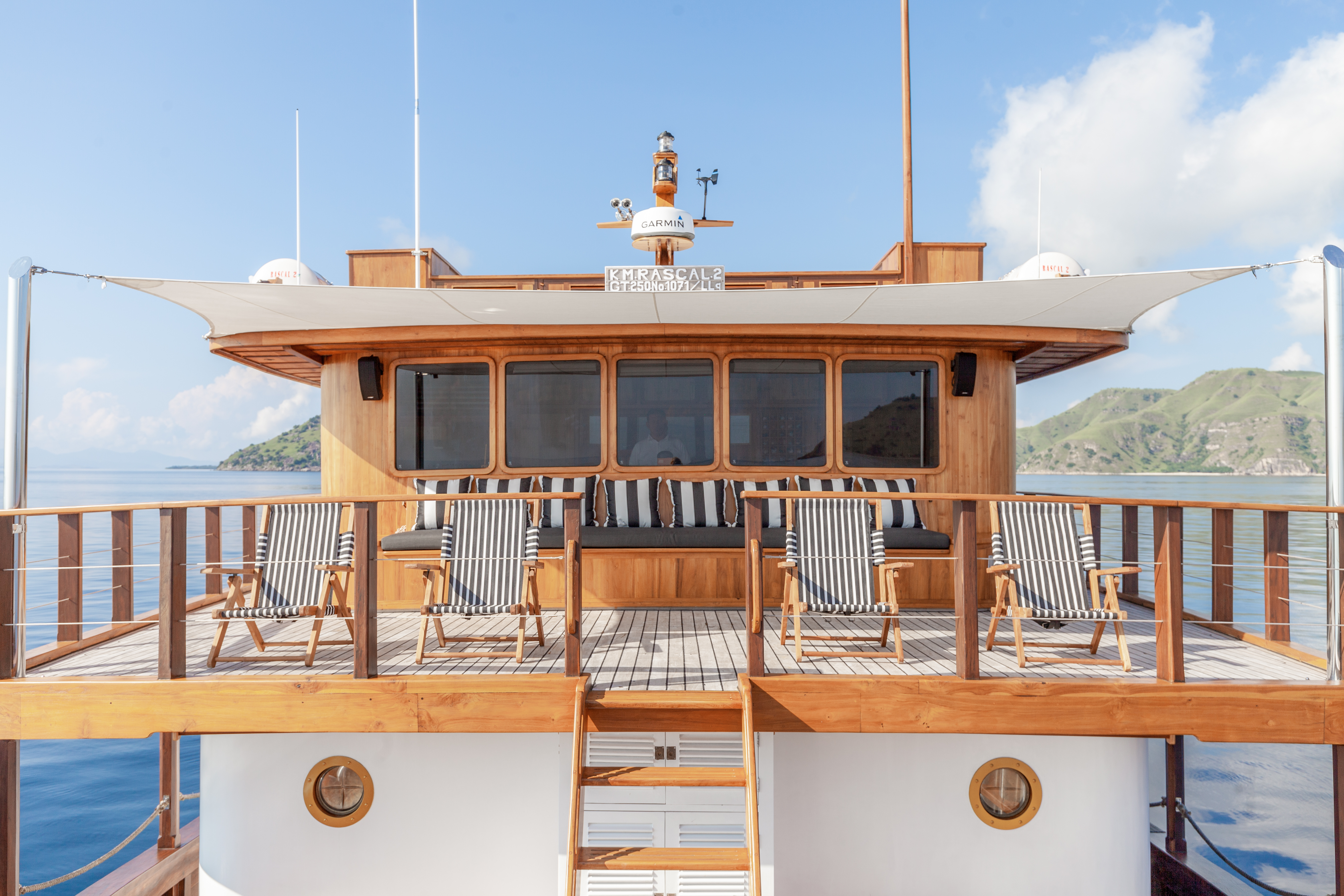Rebel yacht photo 2