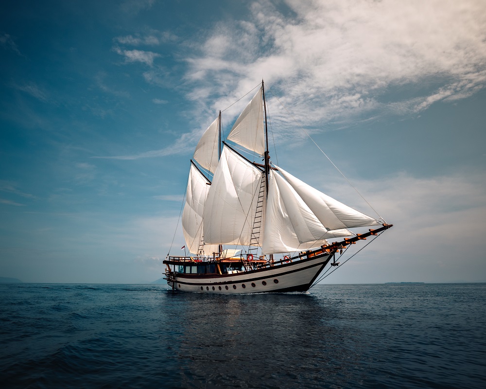 Senja — private dive yacht charter in Komodo, Indonesia