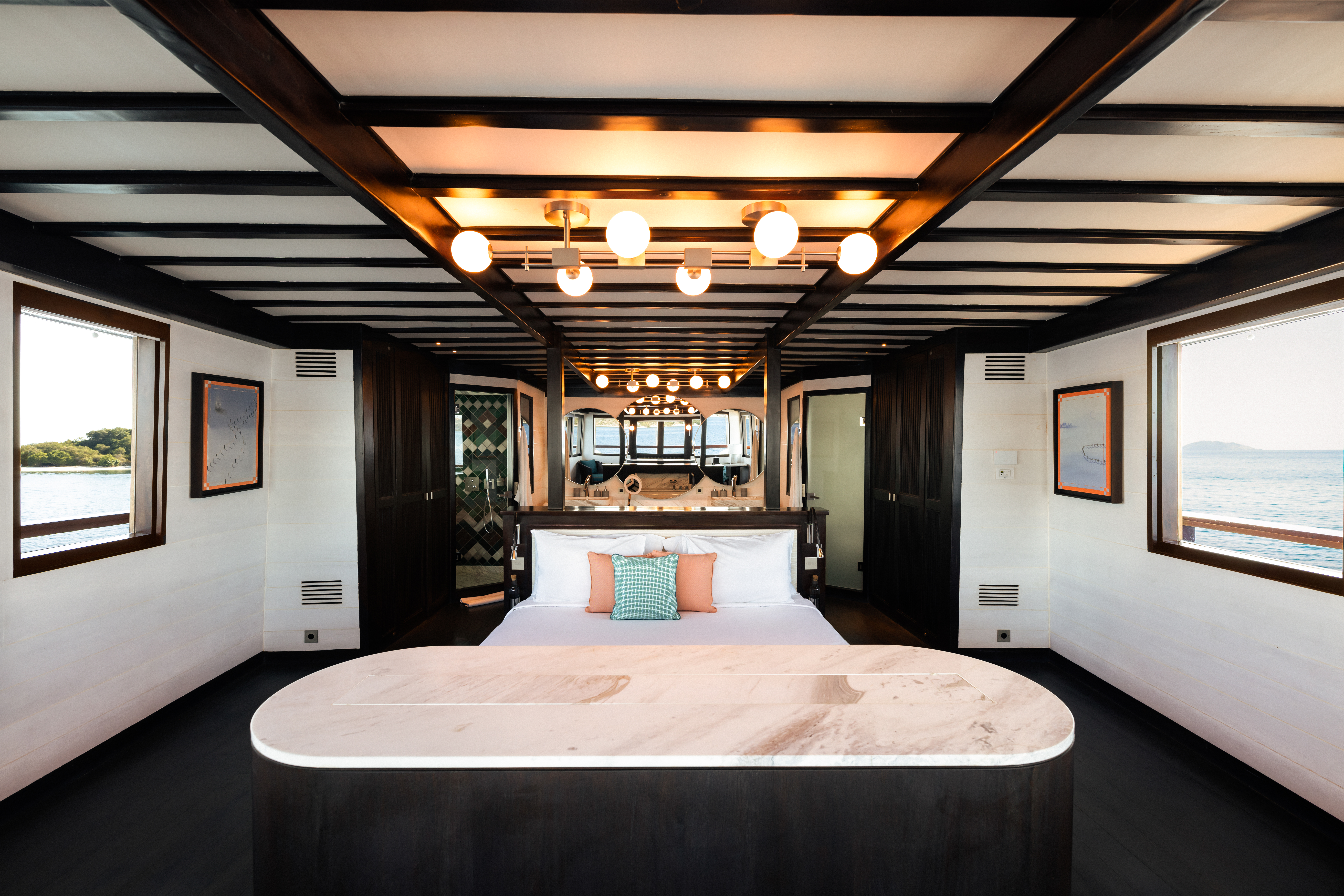 Vela yacht photo 2