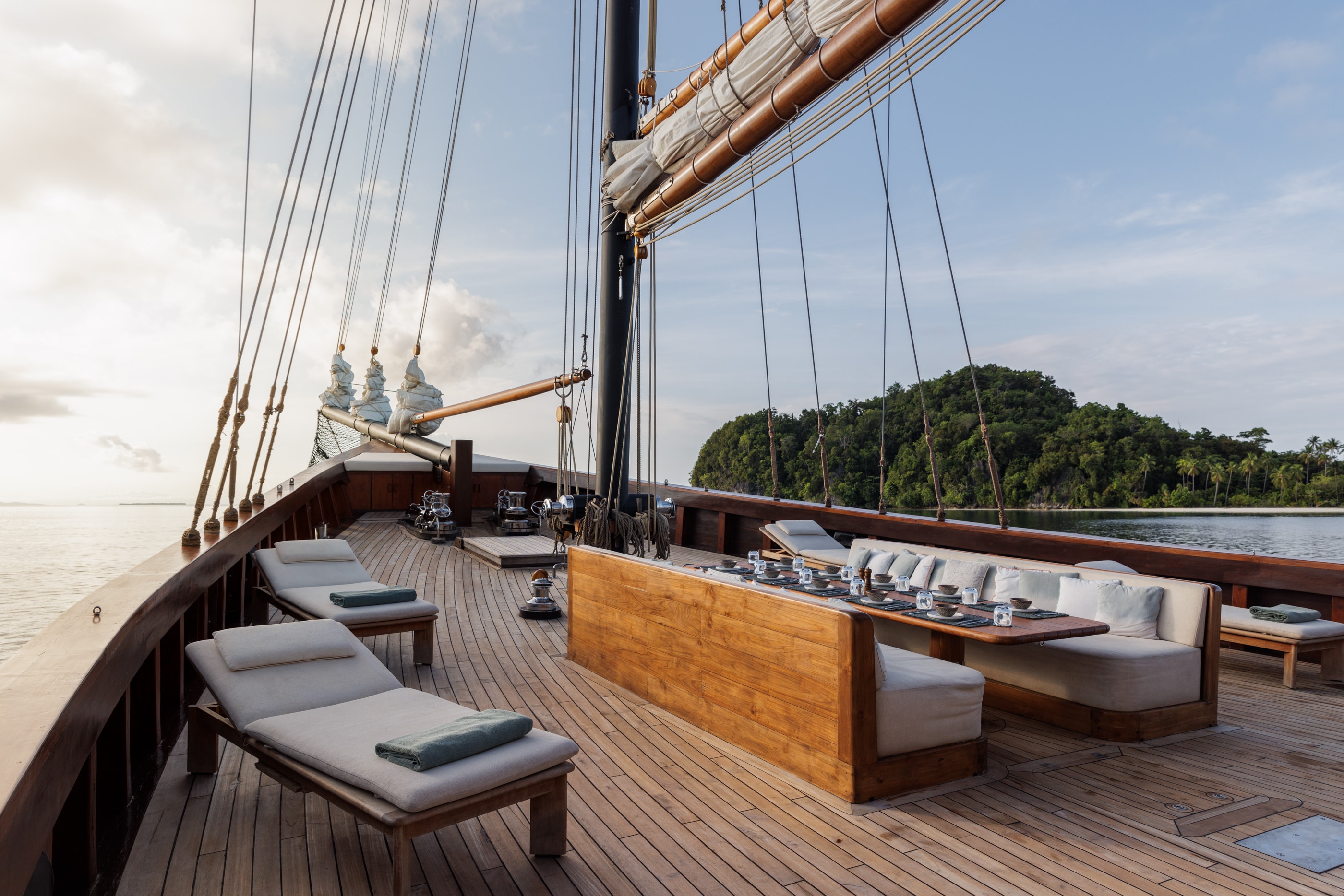 Vela yacht photo 8