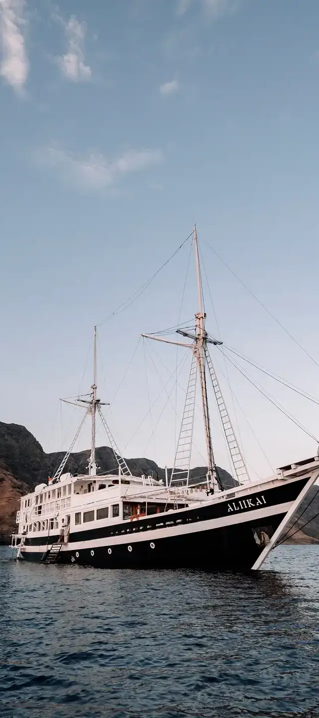 Aliikai luxury yacht charter Indonesia