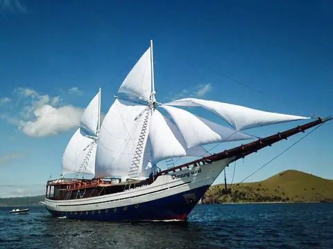 Dancing Wind luxury yacht charter Indonesia
