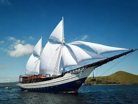 Dancing Wind luxury yacht charter Indonesia