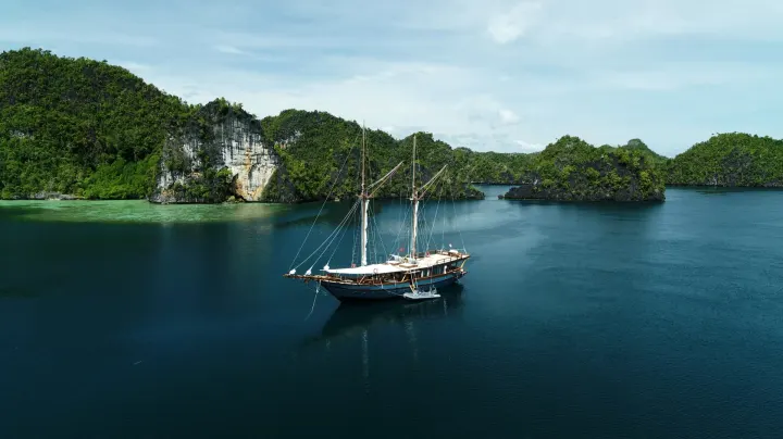 Dewata luxury yacht charter Indonesia