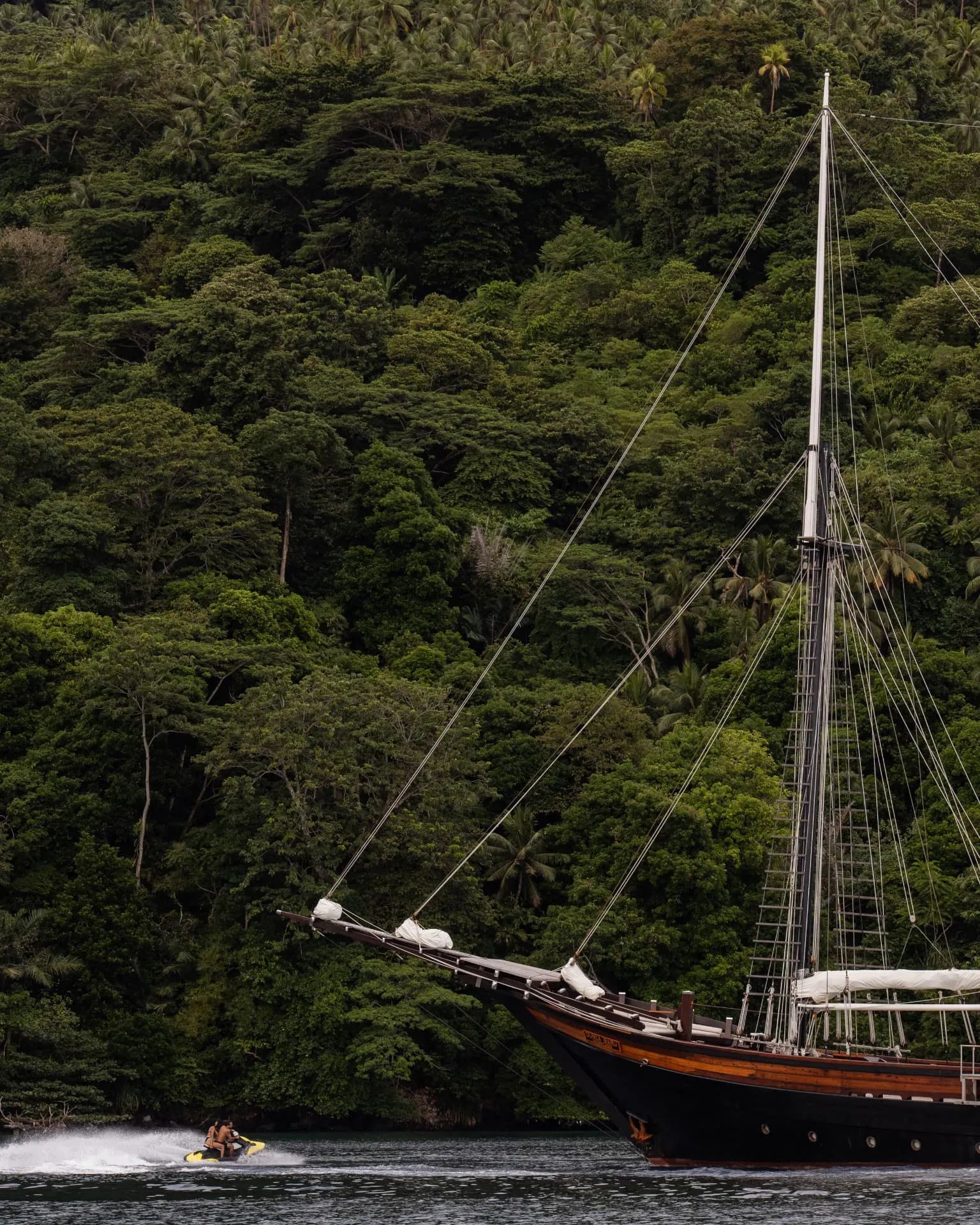 Dunia Baru luxury yacht charter Indonesia