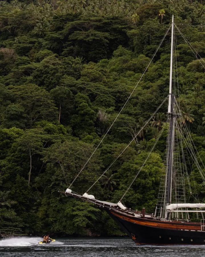 Dunia Baru luxury yacht charter Indonesia