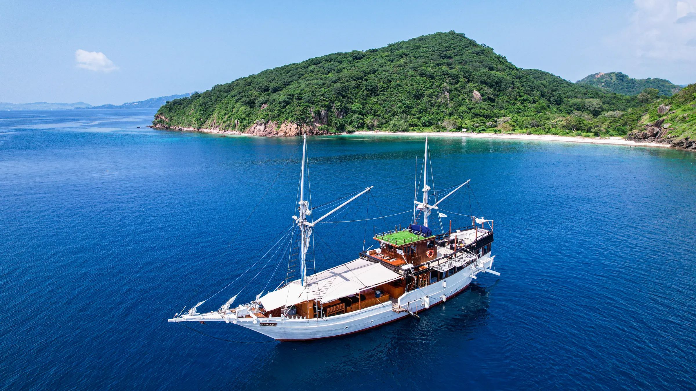 Ikan Kayu luxury yacht charter Indonesia