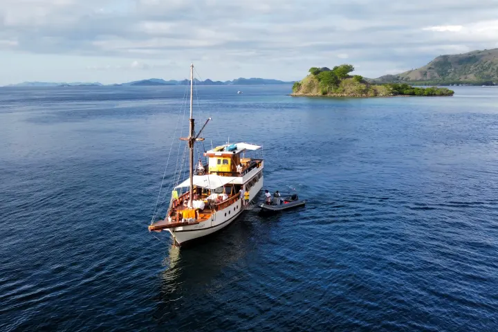 Kelana 2 luxury yacht charter Indonesia