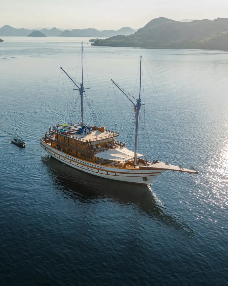 Maj Oceanic charter yacht di lusso Indonesia