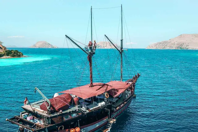 Mantamae private yacht exterior