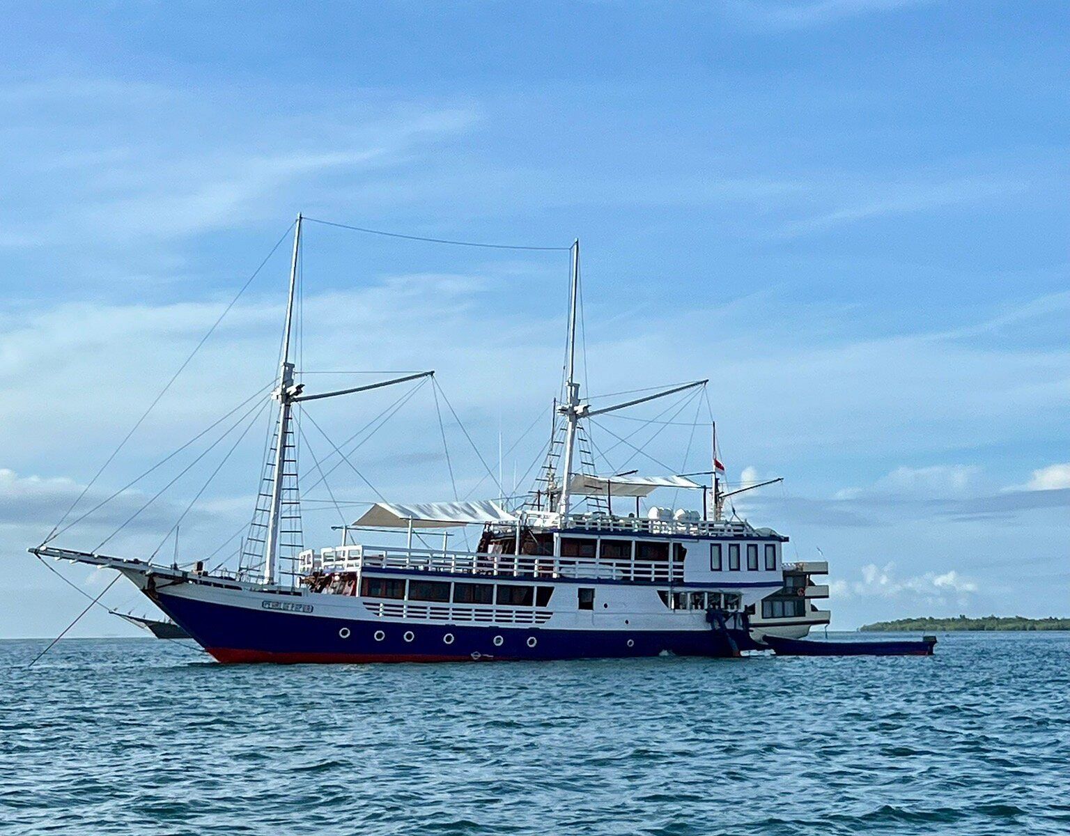 Pearl of Papua private yacht exterior