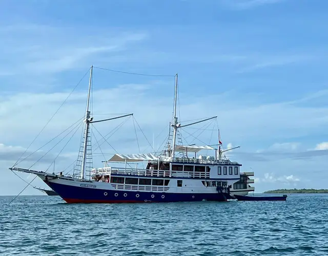 Pearl of Papua private yacht exterior
